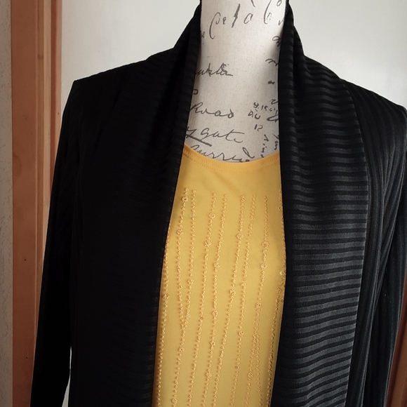 Covington Black Cardigan runs .m - Picture 4 of 7